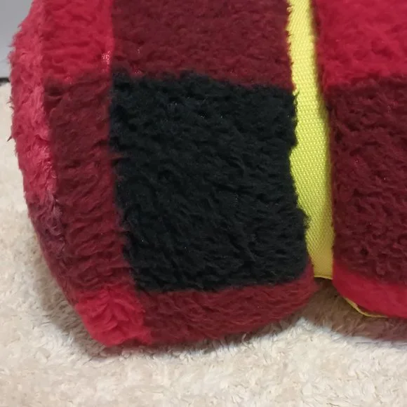 NWT ~ AMERICAN EAGLE Red & Black Plaid Soft Sherpa Throw Blanket (For Your Pet) - Picture 3 of 5